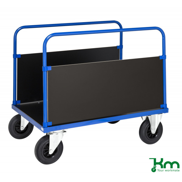 7350050351526 - Kongamek - Plattformwagen in blau 1000x700x900mm mit MDF-Platte und 2 stirnseitigen Wänden mit Gummibereifung ohne Bremse 7350050351526 - Kongamek - Plattformwagen in blau 1000x700x900mm mit MDF-Platte und 2 stirnseitigen Wänden mit Gummibereifung ohne Bremse