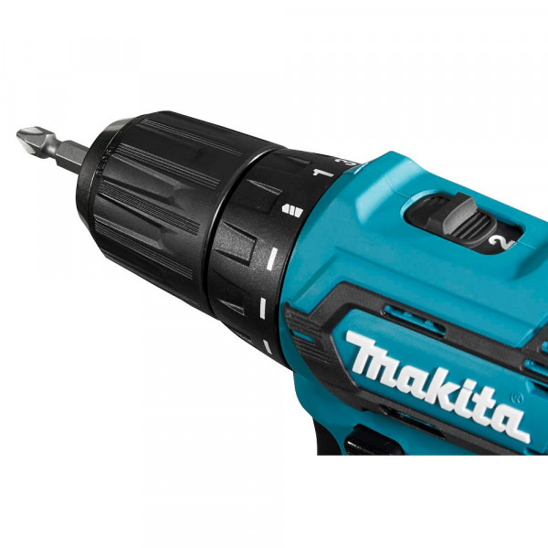 Makita Akku-Bohrschrauber »DF333DSAX6 mit Akku 12V/2 Ah, Ladegerät«, (Set),  mit MAKPAC Kühlbox, 17-tlg. Bohrer-/ Bitset und Tragetasche online kaufen, mit 3 Jahren XXL Garantie