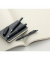 Kugelschreiber BASIC Black, Carbon 148888, schwarz, B, nachf&uuml;llbar