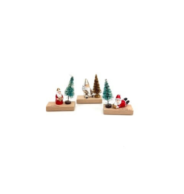 Weihnachtsmann auf Holztafel sortiert