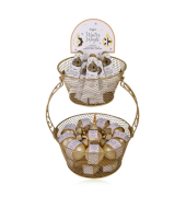 Handcreme & Duschgel in Etagere sortiert
