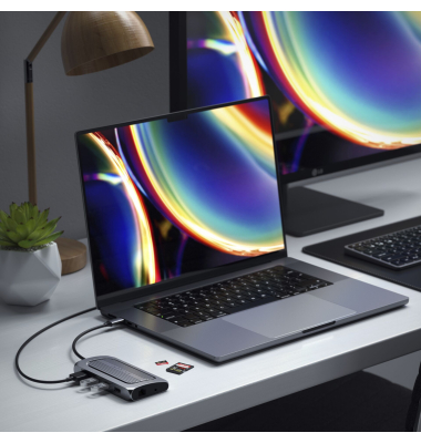 USB4 Multiport Adapter with 8K HDMI space gray
