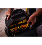 Stanley Essential Rucksack mit Teleskopgriff